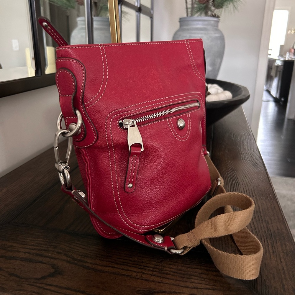 B. Makowsky red leather crossbody bag with a leopard lining. - Picture 3 of 8